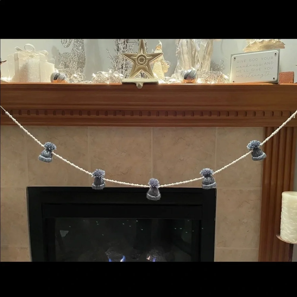 Mini winter yarn hat garland decoration